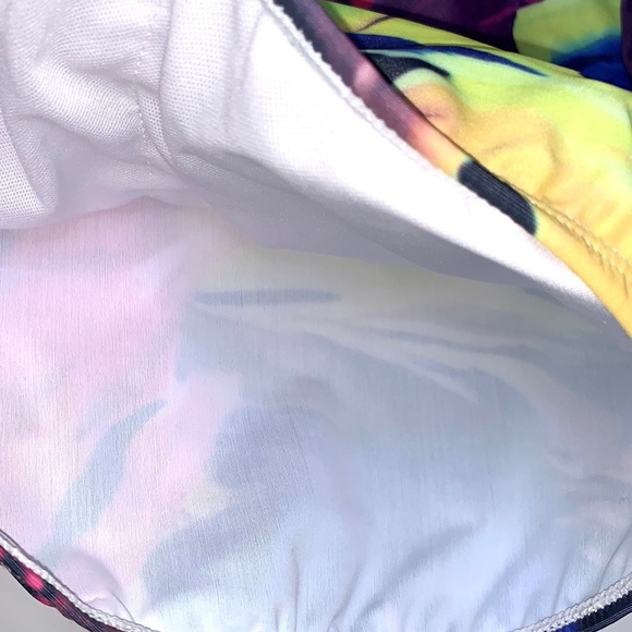 NEW VIOTTISET Multi Printed Short Sleeves Crop Swimsuit Tee Shirt Bikini Top M - Picture 7 of 9